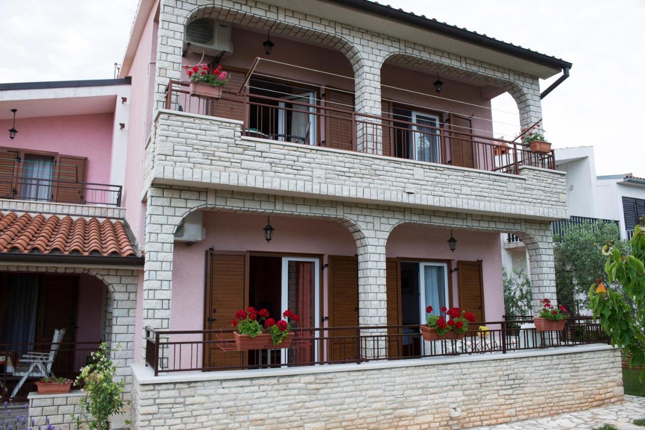 Comfortable Apartments In Peroj Near The Sea Ngoại thất bức ảnh