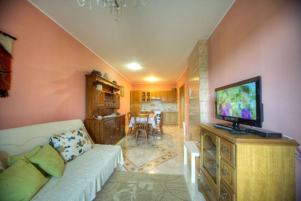 Comfortable Apartments In Peroj Near The Sea Ngoại thất bức ảnh