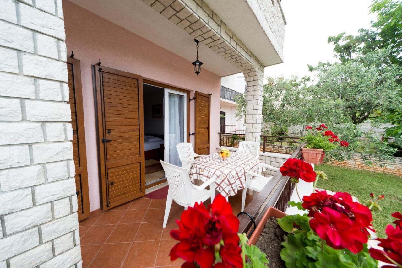 Comfortable Apartments In Peroj Near The Sea Ngoại thất bức ảnh