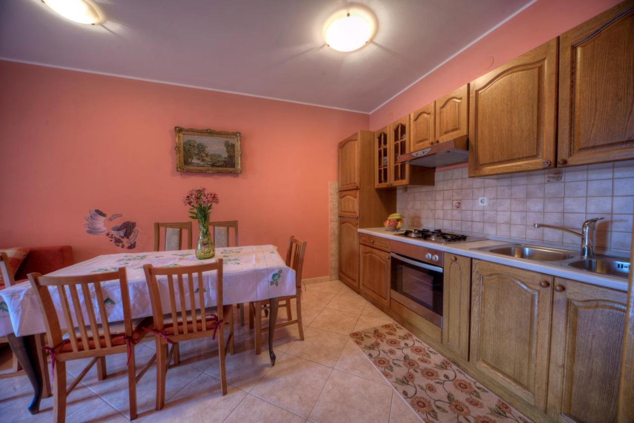 Comfortable Apartments In Peroj Near The Sea Ngoại thất bức ảnh